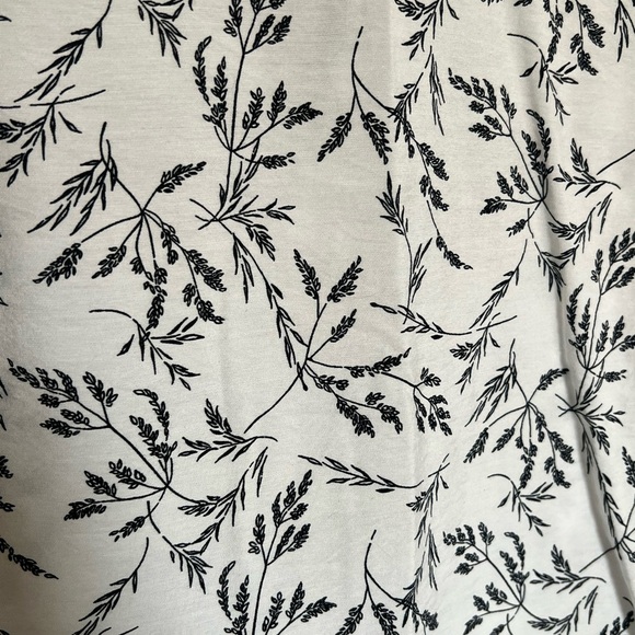 Women's Flutter Short Sleeve Top - A New Day Medium, Black & White Floral - Picture 4 of 5